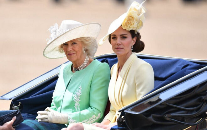 Camilla, a duquesa de Cornwall, e Catherine, a duquesa de Cambridge