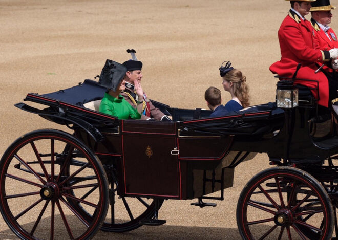 Sophie, Condessa de Wessex e o príncipe Edward, Conde de Wessex, com Lady Louise Windsor e Jaime, Visconde Severn