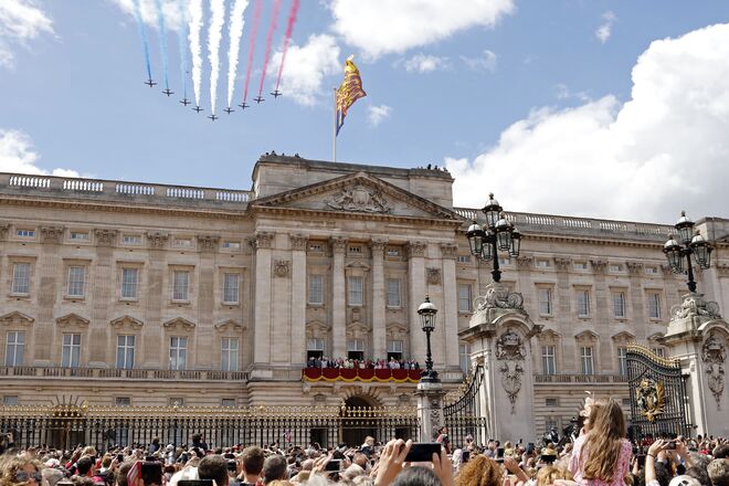 A Força Aérea Real sobrevoa o Palácio de Buckingham este sábado, dia 8 de junho de 2019