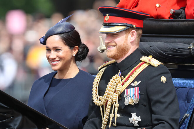 Meghan Markle, a duquesa de Sussex, ao lado do príncipe Harry 