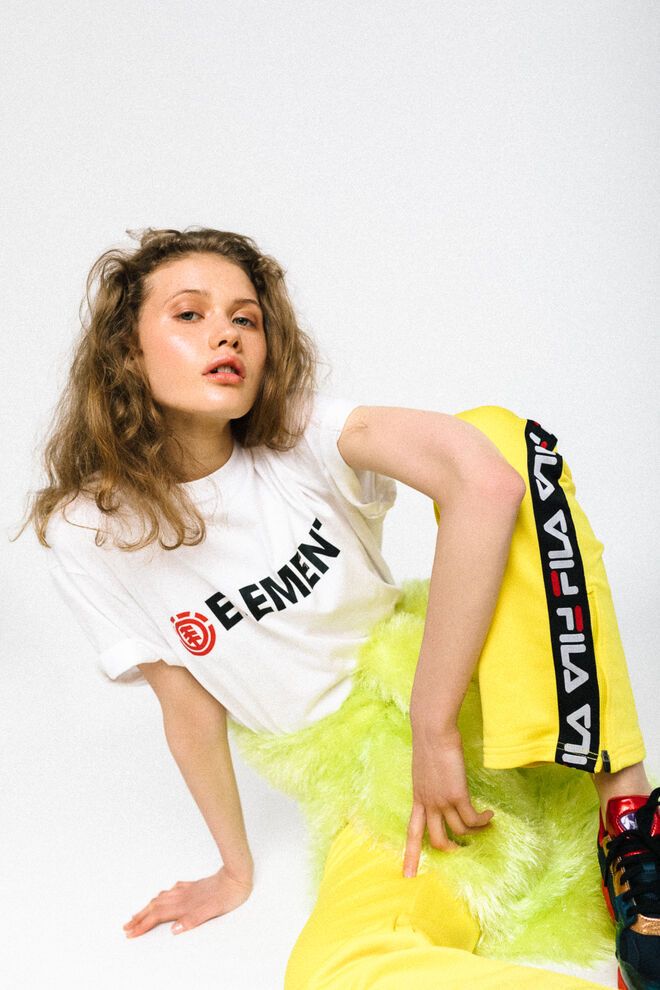 T-shirt, Element | Calças, Fila | Sapatilhas, New Balance | Casaco, Sara Maia