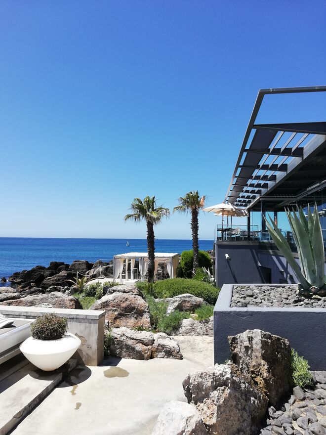 A área da piscina do Farol Hotel, em Cascais