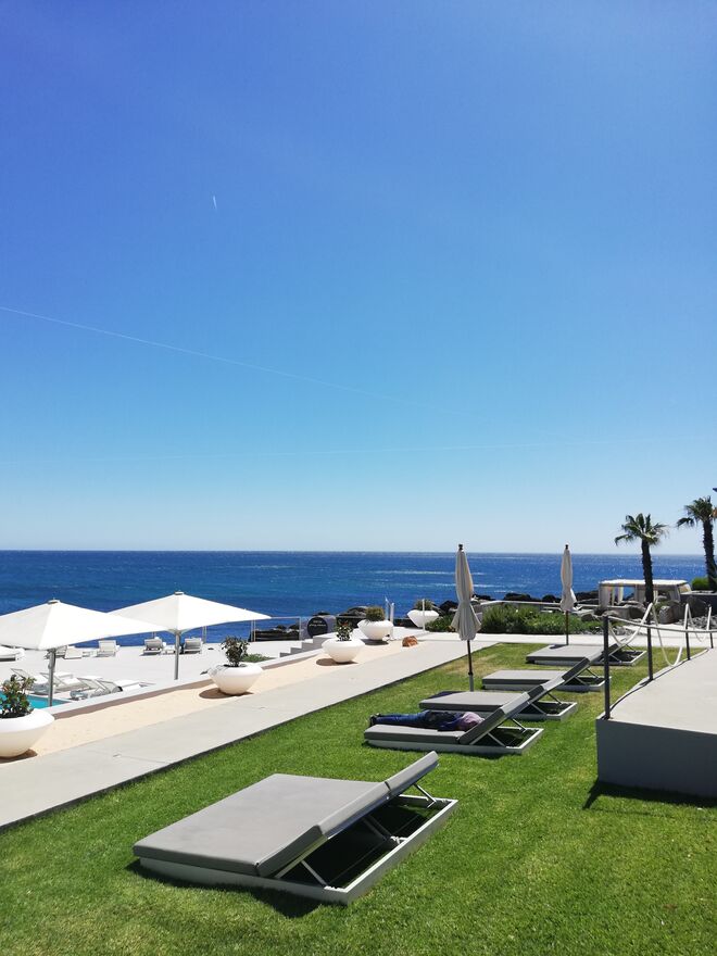 A área da piscina do Farol Hotel, em Cascais