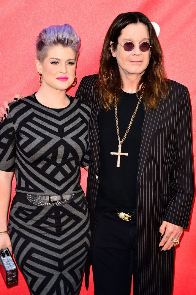 Kelly Osbourne,  atriz, cantora e designer de moda britânica é filha de Ozzy Osbourne
