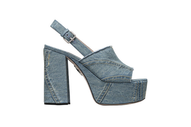 Sandálias, €750, Miu Miu 