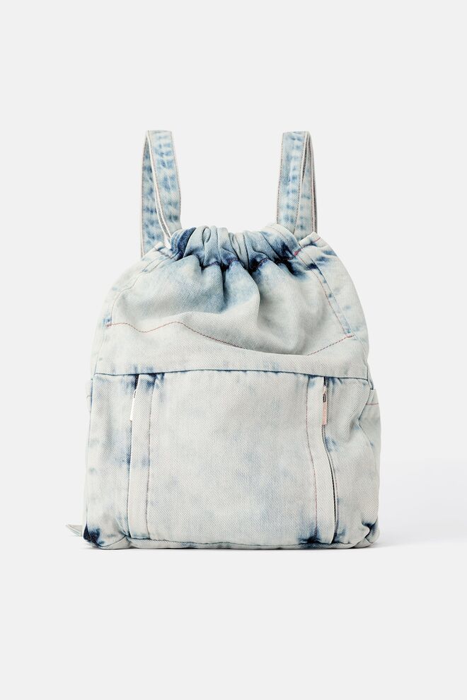 Mochila, €29,95, Zara  