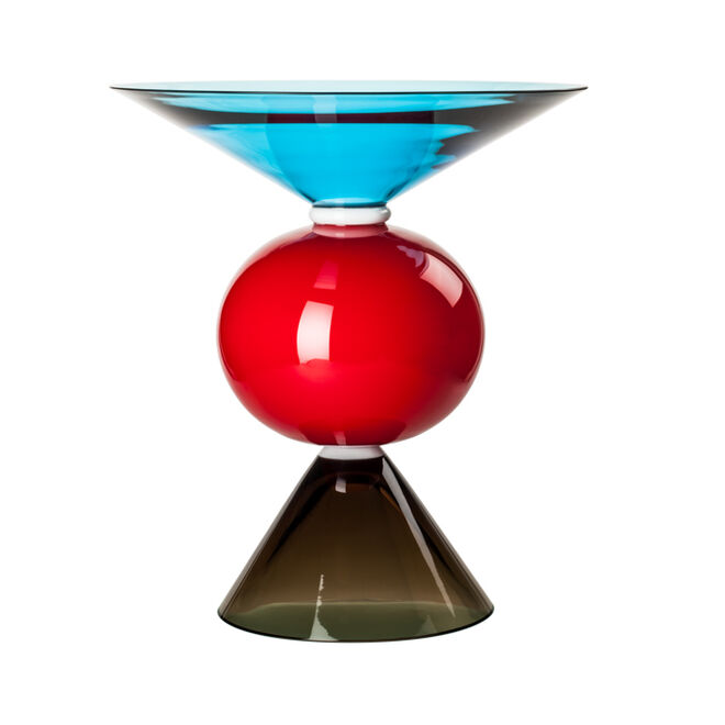 Jarra Oman em vidro soprado de Ettore Sottsass, €3 117, Venini (edição limitada), em miliashop.com 