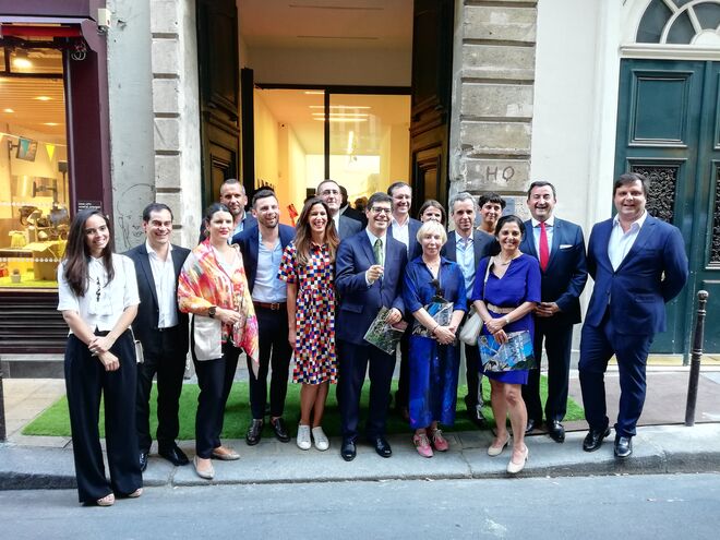 O Secretário de Estado da Internacionalização, Eurico Brilhante Dias, no showcase ModaPortugal, em Paris, ao lado dos representantes do CENIT (Centro de Inteligência Têxtil), ANIVEC/APIV (Associação Nacional das Indústrias de Vestuário e Confecção), APICCAPS (Associação Portuguesa dos Industriais de Calçado, Componentes e Artigos de Pele e Seus Sucedâneos), AORP (Associação de Ourivesaria e Relojoaria de Portugal), ModaLisboa e Portugal Fashion