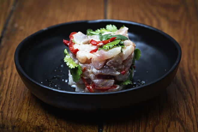 Tártaro de corvina com azeite, flor de sal, coentros e malagueta €7,90