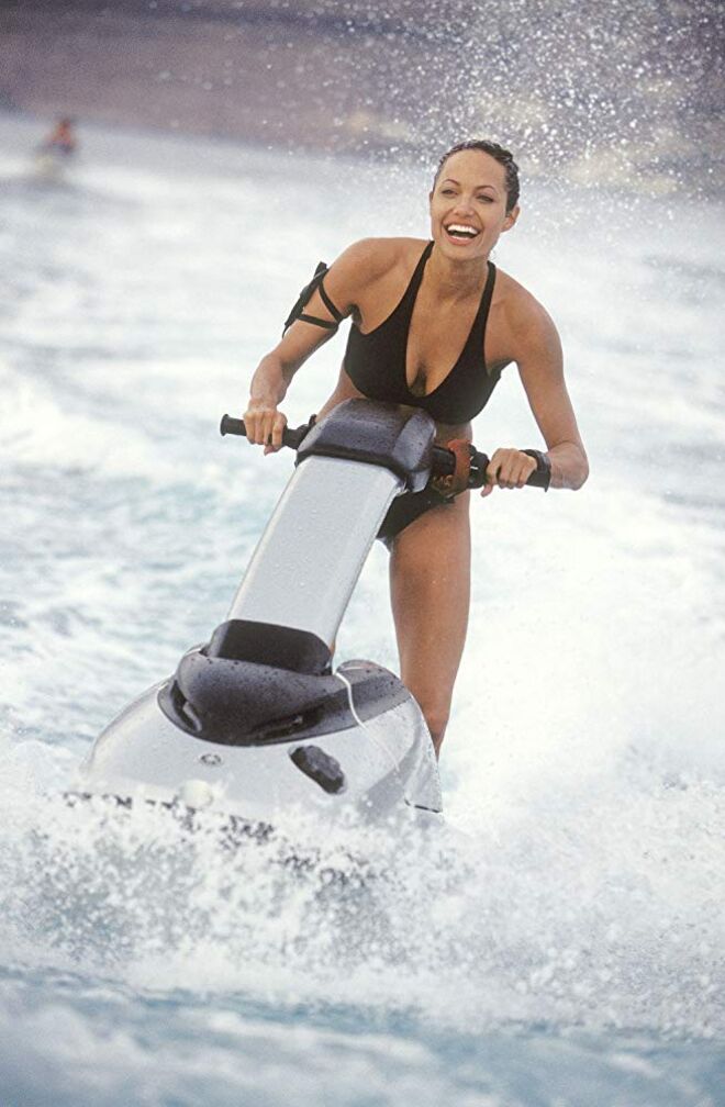 Angelina Jolie no filme Lara Croft: Tomb Raider – O Berço da Vida (2001).  