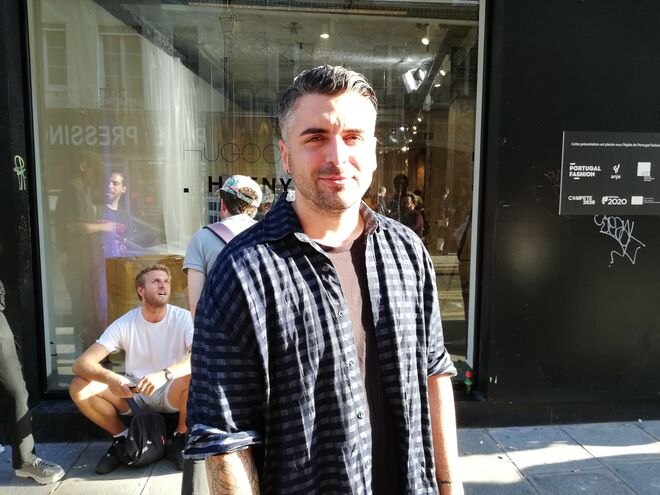 O designer de moda Hugo Costa em Paris
