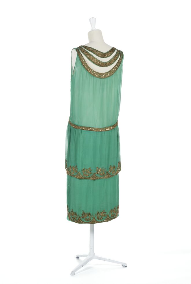 Vestido de noite de cerca de 1925.