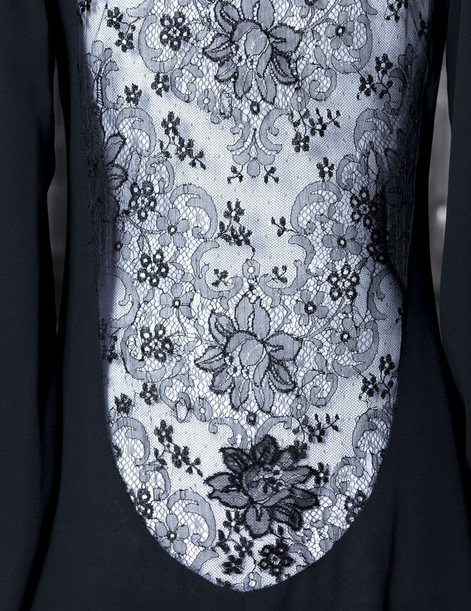 Vestido de noite curto de Yves Saint Laurent, outono/inverno 1970-71.