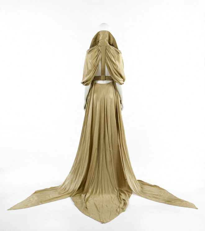 Vestido trench-coat Arabesque de Jean Paul Gaultier, Alta Costura outono/inverno 2011-12.