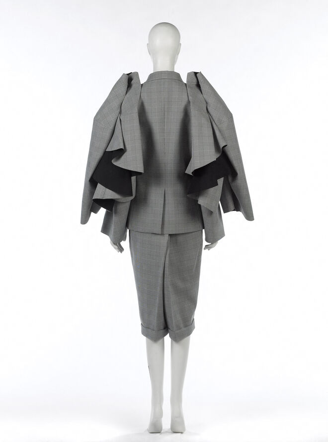 Fato de Comme des Garçons, outono/inverno 2013-14.