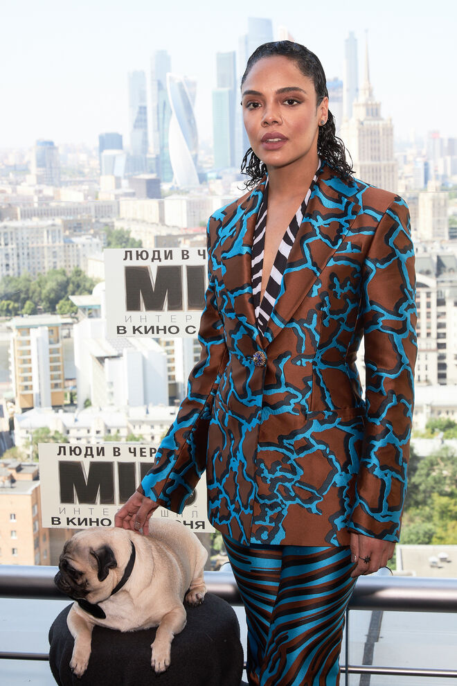 TessaThompson em Versace