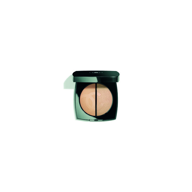 Duo Bronze et Lumière no tom 307 Clair, €60, Chanel