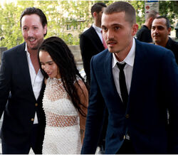 Zoë Kravitz casou-se em Paris