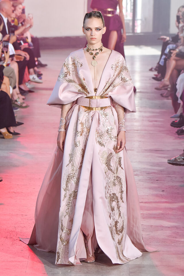 Desfile Elie Saab para a coleção outono/inverno 2019/2020 na Semana da Moda da Alta-Costura em Paris