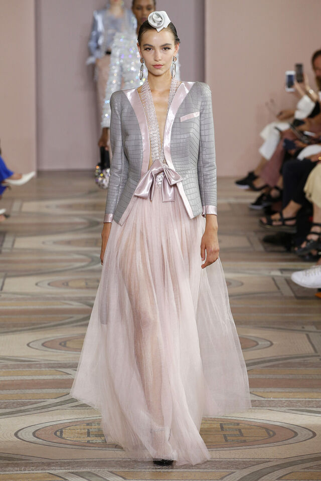 Desfile Giorgio Armani para a coleção outono/inverno 2019/2020 na Semana da Moda da Alta-Costura em Paris