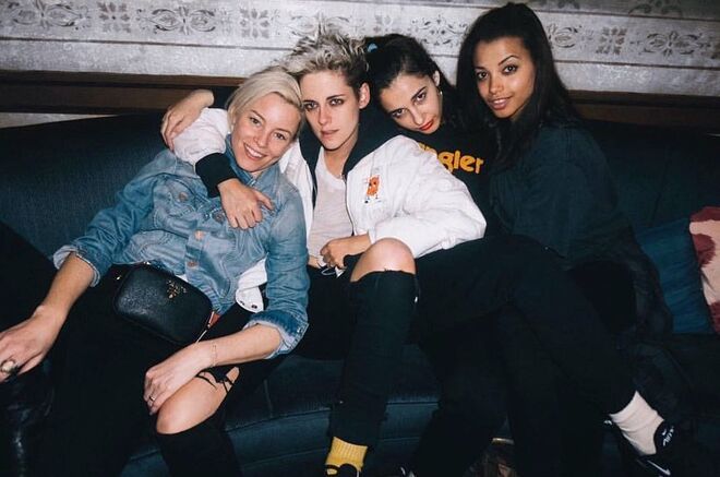Elizabeth Banks, Kristen Stewart, Naomi Scott e Ella Balinska.