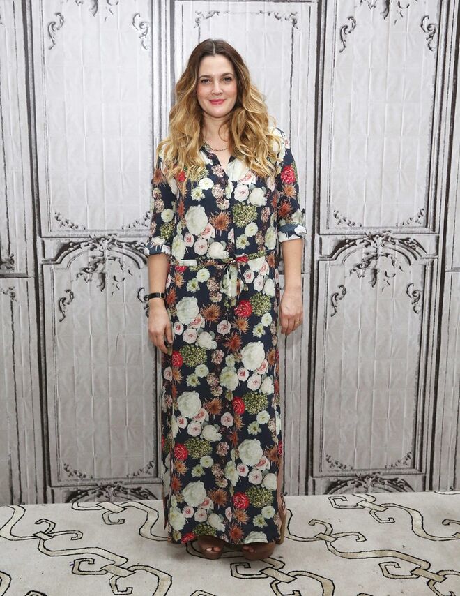 Drew Barrymore - Mãe de duas meninas, a atriz sofreu depressão pós-parto apenas na segunda gravidez. Durante uma entrevista à revista People, Drew revelou que enfrentou um período difícil depois de dar à luz a segunda filha, Frankie. “Não tive depressão pós-parto da primeira vez, sentia-me ótima. Na segunda vez, pensei: agora, entendo o que as pessoas dizem acerca disto. Compreendo. É uma sensação arrebatadora e diferente”, disse à publicação. 