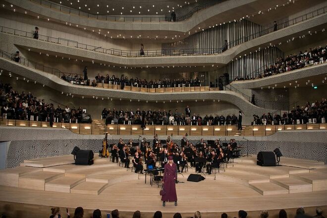 Coleção Métiers d’Art 2018, em Hamburgo. Chanel.