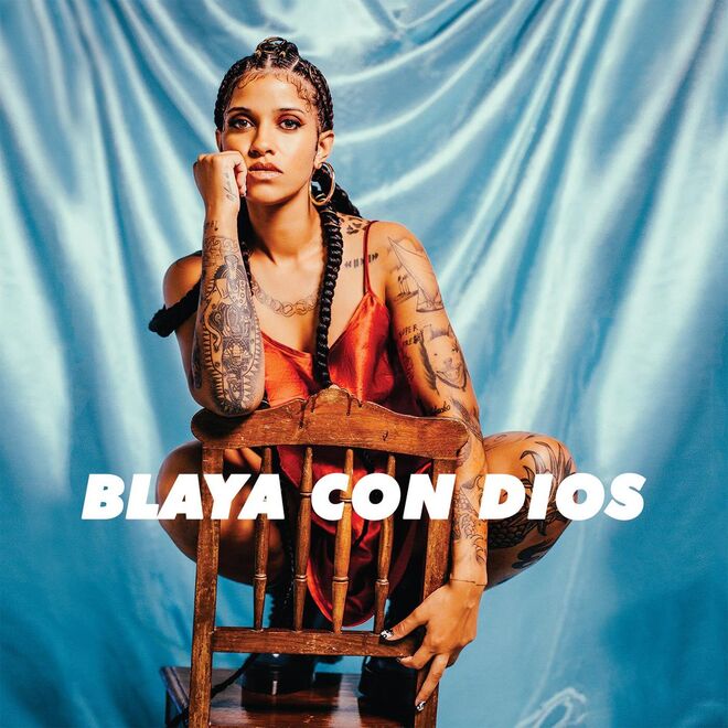 Espontânea, disruptiva e sempre pronta a quebrar estereótipos, Blaya pôs a garra que tão bem a distingue no seu primeiro disco a solo: Blaya con Dios. 