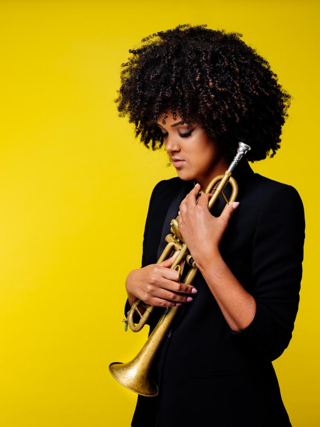 Jessica Pina diz que foi o trompete que a escolheu e não o contrário. Com apenas 26 anos, representa uma fusão única entre os ritmos africanos, a música clássica e o jazz de improviso, originando uma sonoridade distinta que conquistou até Madonna. A 20 de julho, Jessica sobe ao palco principal da 16.ª edição do festival EDP Cool Jazz, ao lado de Jamie Cullum, para dar a conhecer o seu primeiro disco, Essência, lançado no início do ano. 