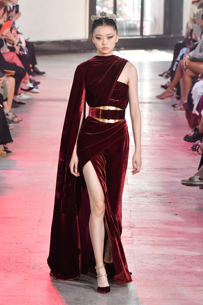 Desfile Elie Saab para a coleção outono/inverno 2019/2020 na Semana da Moda da Alta-Costura em Paris