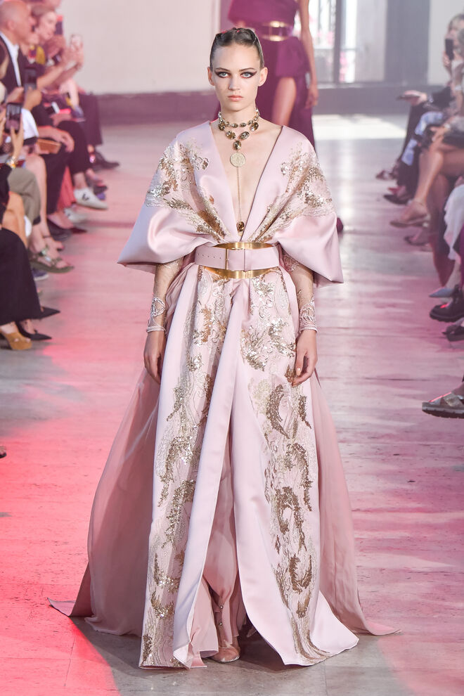 Desfile Elie Saab para a coleção outono/inverno 2019/2020 na Semana da Moda da Alta-Costura em Paris