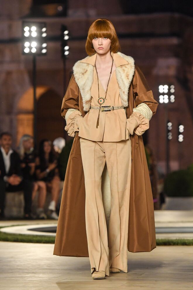 Desfile Fendi para a coleção outono/inverno 2019/2020 na Semana da Moda da Alta-Costura em Paris