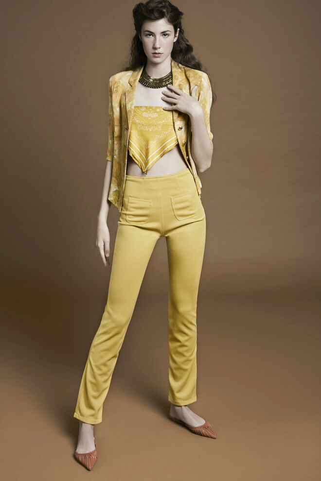 "Kissed by the sun" | Styling by Daniela Gil Ramirez | Modelo: Diana Perdigão, L’Agence. Casaco da Peris Costumes, Lenço H&M, Calças da Peris Costumes, Sabrina da Zara, Colar da produção 