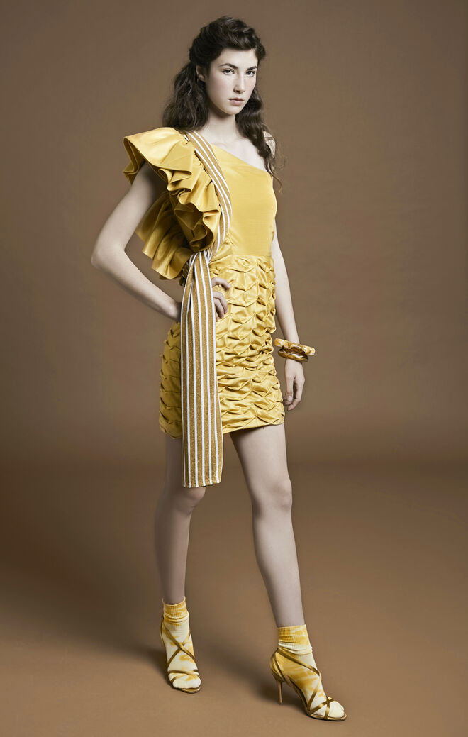 "Kissed by the sun" | Styling by Daniela Gil Ramirez | Modelo: Diana Perdigão, L’Agence. Vestido da Peris Costumes, Calças da produção, Saltos da Zara, Meias H&M, Pulseiras da Mango.