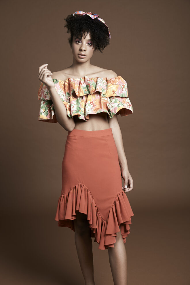 "Tropicalia" | Styling by Isabel Ramos | Modelo: Micaela Barreto, L’Agence. Top Zara, Saia Uterque, Lenço Zara.