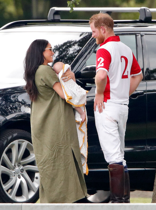 Meghan Markle e príncipe Harry com o filho Archie