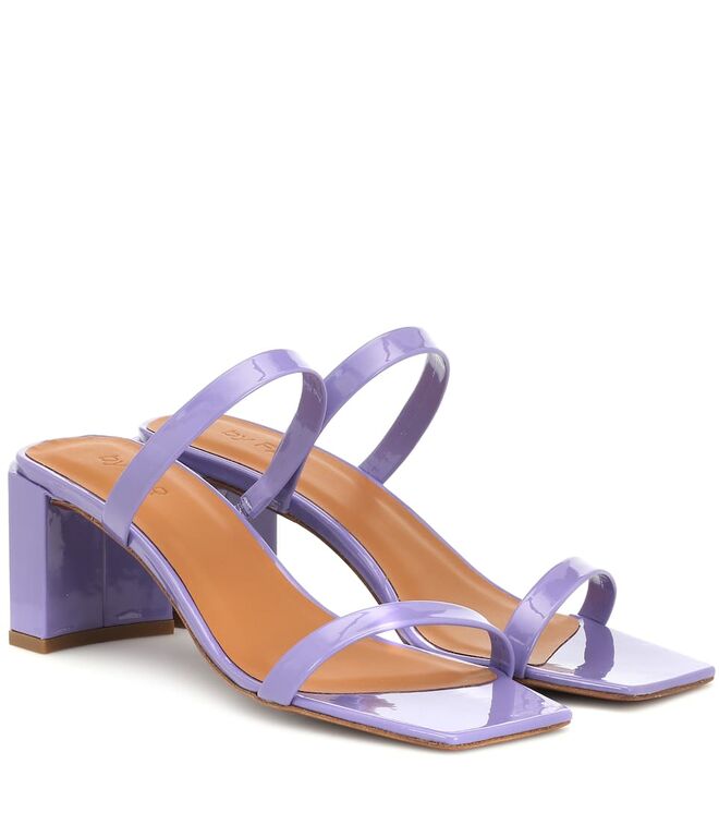 Sandália Tanya, agora €238, By Far, em www.mytheresa.com