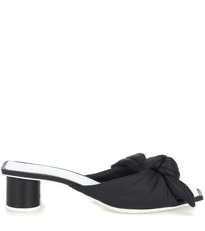 Sandália, agora €346, Jil Sander, em www.mytheresa.com