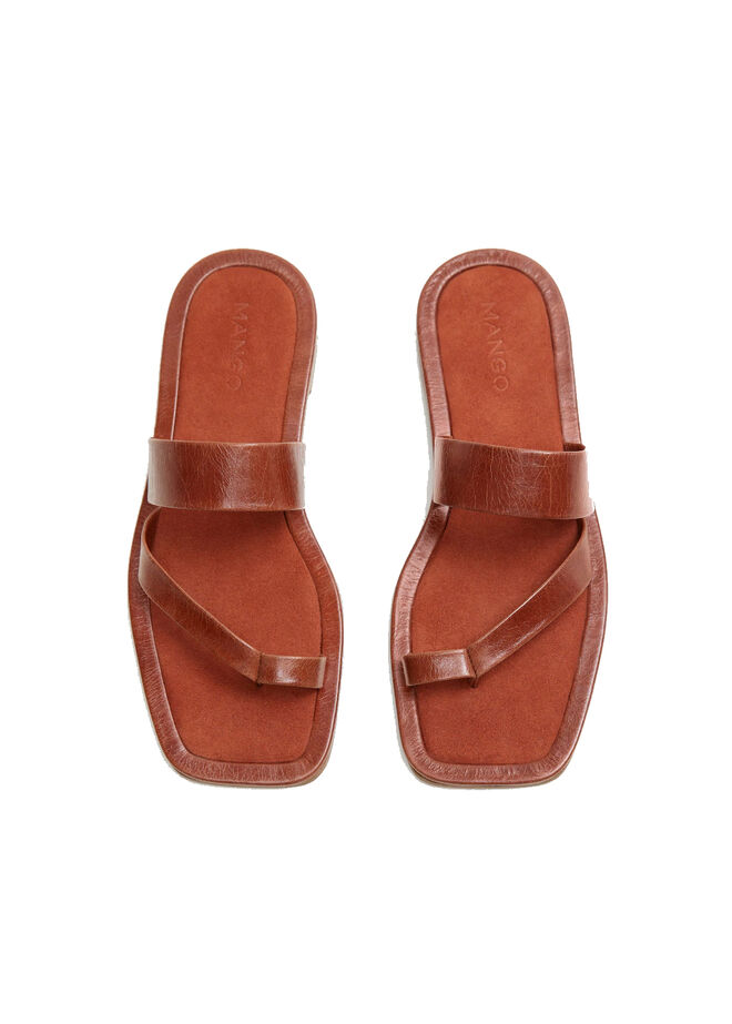 Sandália, €39,99, Mango