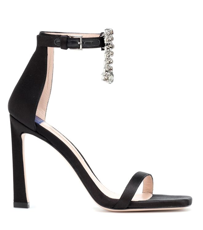 Sandália Squarenudist 100, agora €354, Stuart Weitzman, em www.mytheresa.com