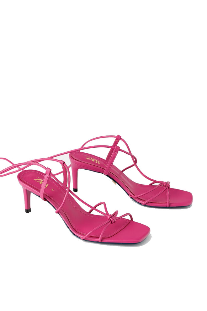 Sandálias, €59,95, Zara