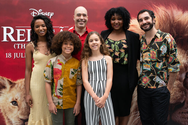Os talentos que dão voz aos protagonistas do filme em Portugal são: Soraia Tavares como Nala, Mário Redondo como Scar, Débora Gonçalves intérprete da música 'Circle of Life', Manuel Moreira como Simba, Isaac Carvalho como o jovem Simba e Filipa Ferreira como a jovem Nala