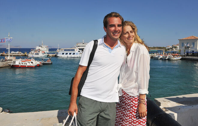 Tatiana Blatnik com o príncipe Nikolaos da Grécia em Spetses antes do seu casamento, em agosto de 2010.