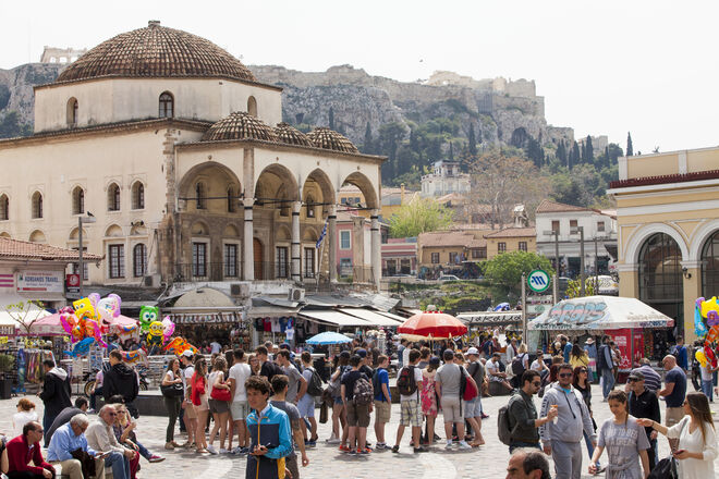 A praça Monastiraki, em Atenas (Grécia).