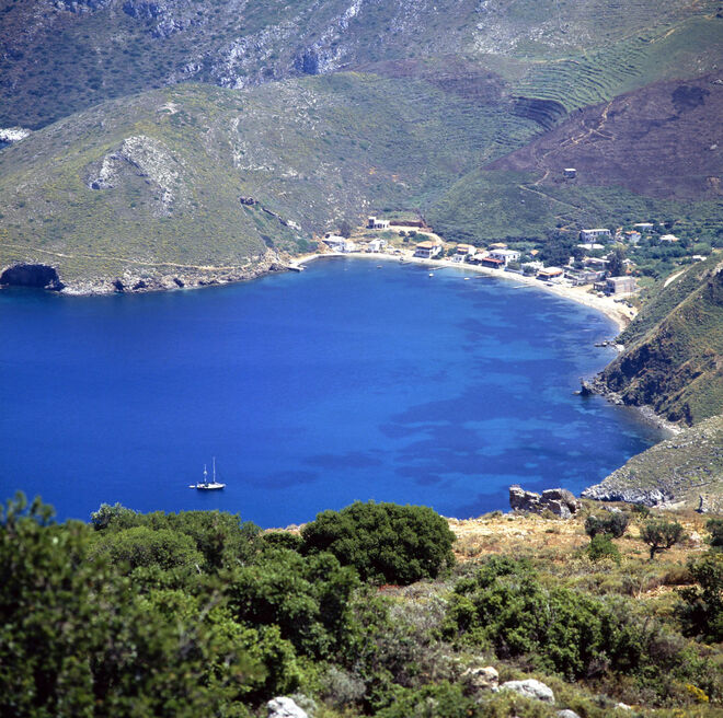 Baía de Porto Kagio, em Mani na península de Peloponnese (Grécia).