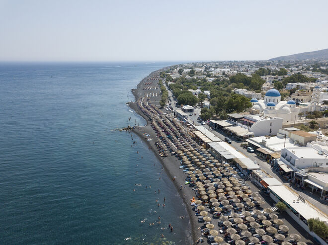 A praia de Perissana ilha de Santorini (Grécia). 