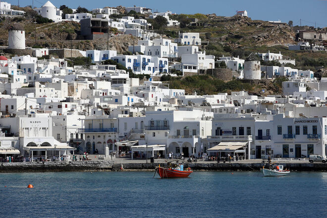O porto de Chora na ilha de Mikonos (Grécia). 