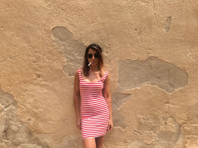 Teresa na sua road trip pela Provence a recriar a cena do filme 'Pierrot de Fou' ['Pedro, o Louco' (1965)] do Godard