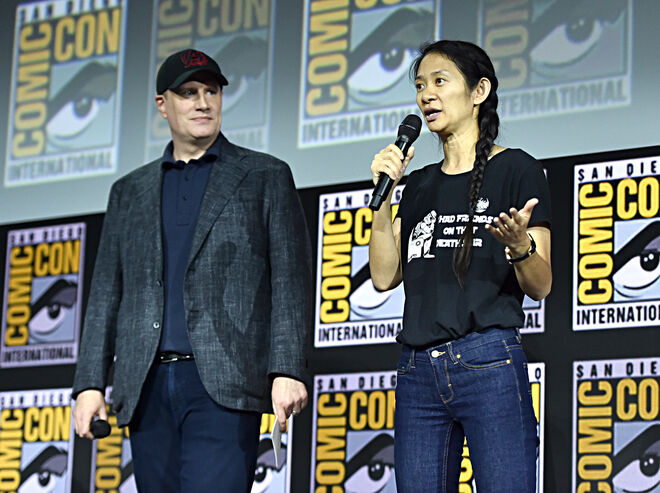 O presidente da Marvel Studios, Kevin Feige, e a realizadora chinesa Chloé Zhao, à frente do filme 'Eternals'