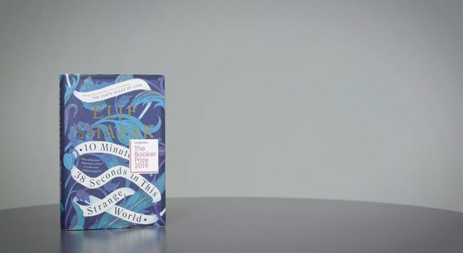 '10 Minutes 38 Seconds in This Strange World', de Elif Shafak (Reino Unido/Turquia). Editora Viking